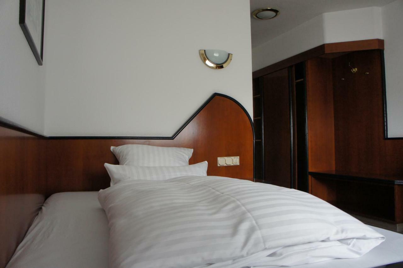 Hotel Haus Hubertus Elsdorf Экстерьер фото